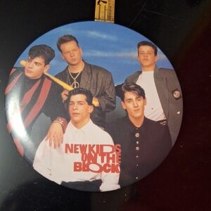 Vintage 1989 New Kids on the Block Giant 6” Pin Button Easel Stand NKOTB